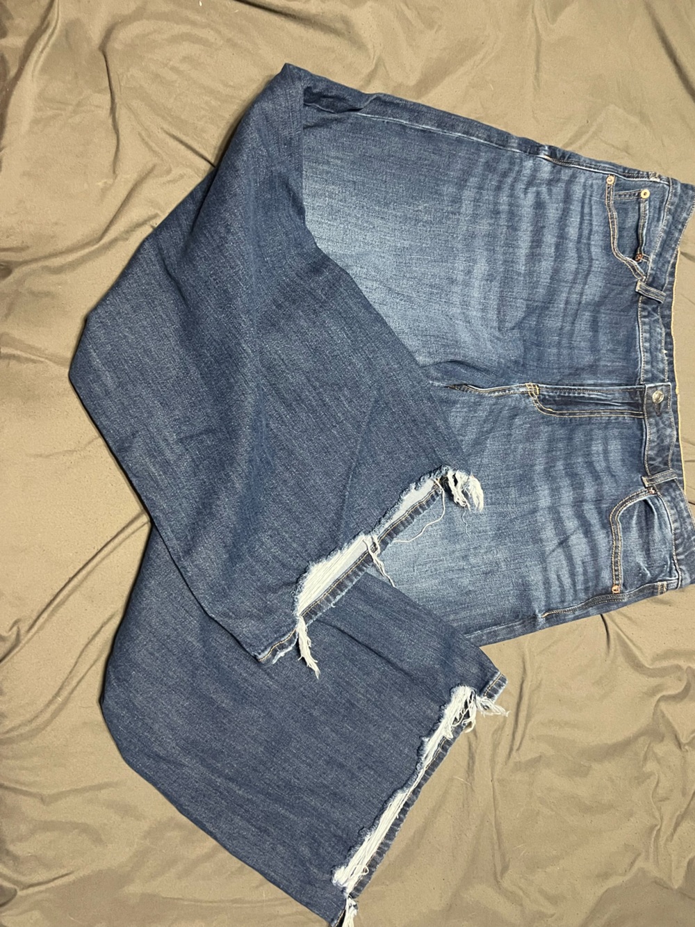 American Eagle baggy jeans